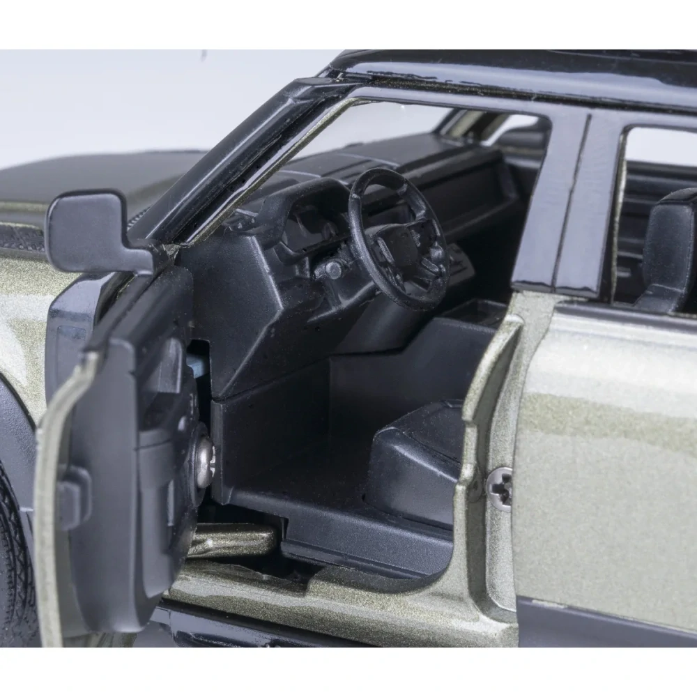 Jamara Land Rover Defender 110 Diecast 1:32 zelené včetně baterií