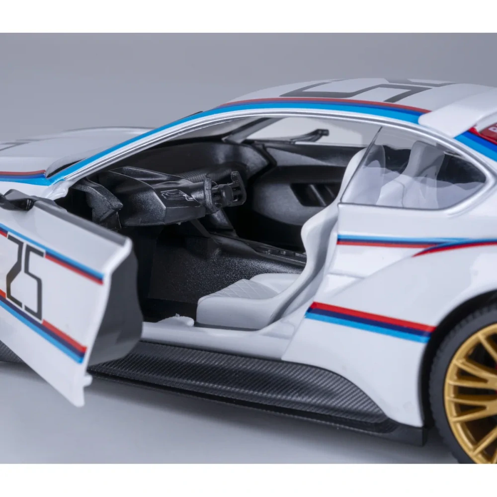BMW 3.0 CSL Hommage R Diecast 1:24 bílé včetně baterií